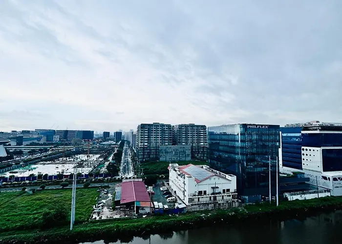 H Cloud Monarch Parksuites Near Moa And Casino * Manilla