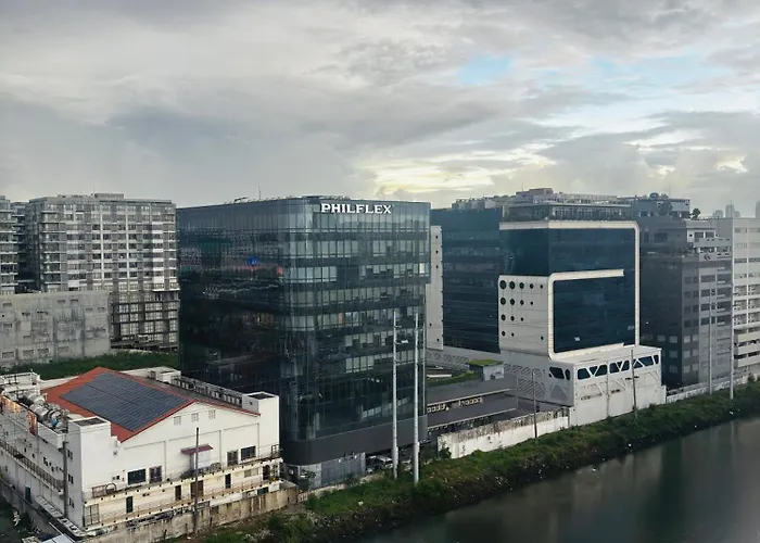 H Cloud Monarch Parksuites Near Moa And Casino Manilla